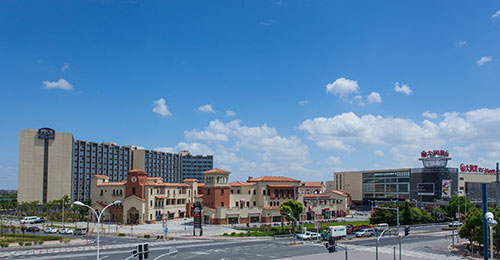 办公、餐饮、住宿、购物等完善的服务